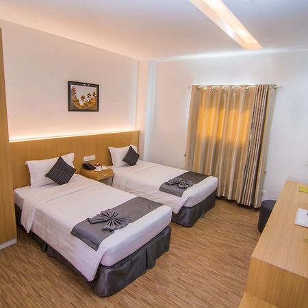 Botahtaung Hotel Yangon Exterior foto