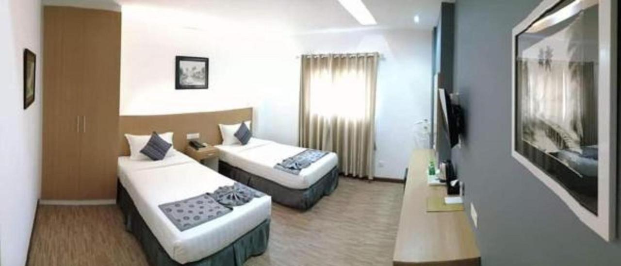 Botahtaung Hotel Yangon Exterior foto