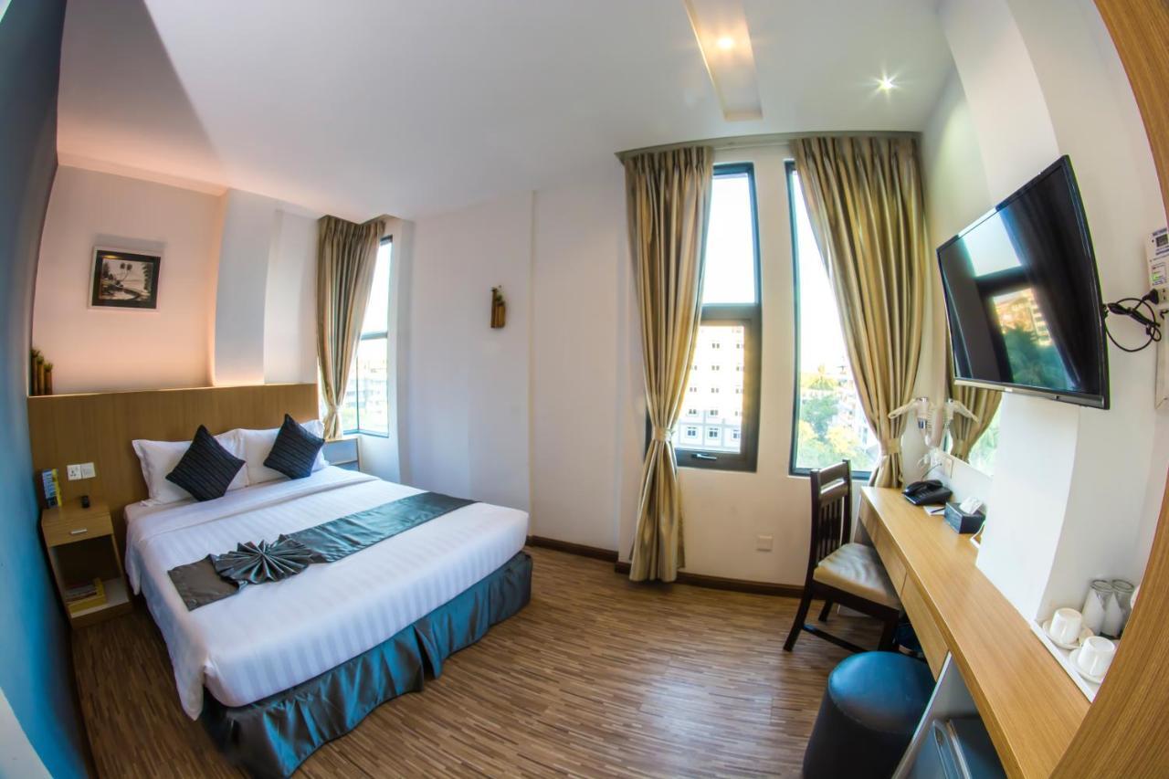 Botahtaung Hotel Yangon Exterior foto